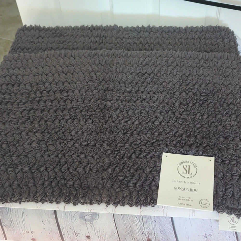 New With Tag Southern Living Sonada Bath Rugs in Gray